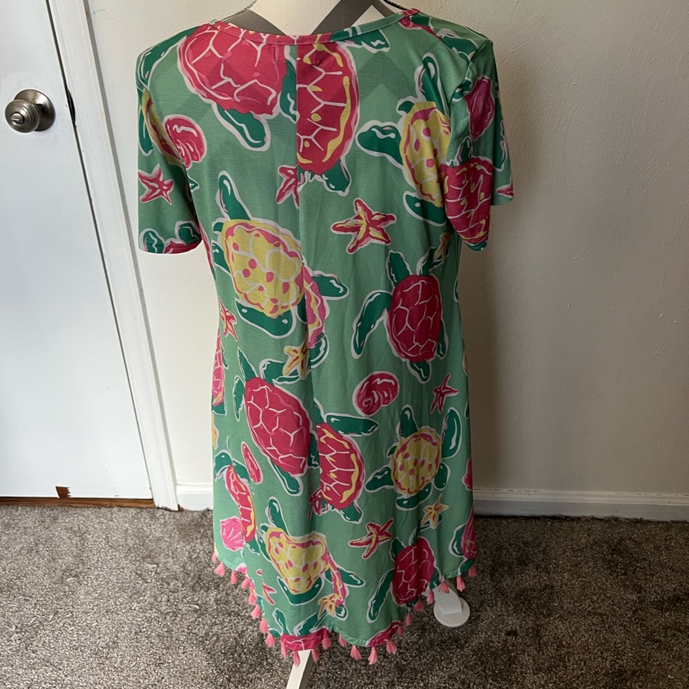 Simply Southern Short Sleeve Turtle Print Dress Size Medium - Picture 2 of 4
